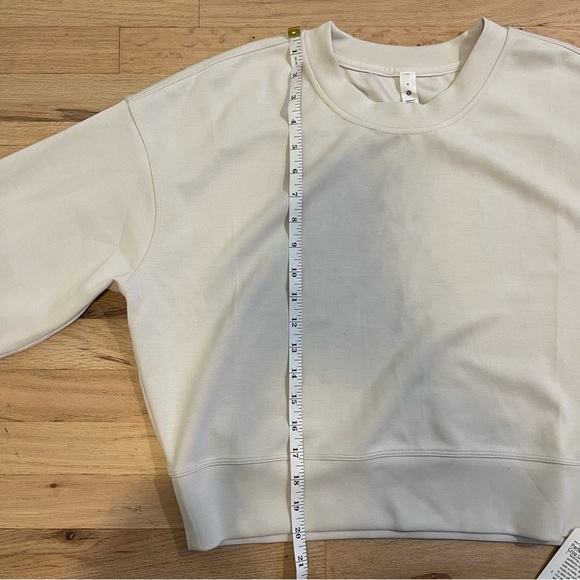NWT LuluLemon Perfectly Oversized Crop Crew Size 4 White Opal - Picture 5 of 9